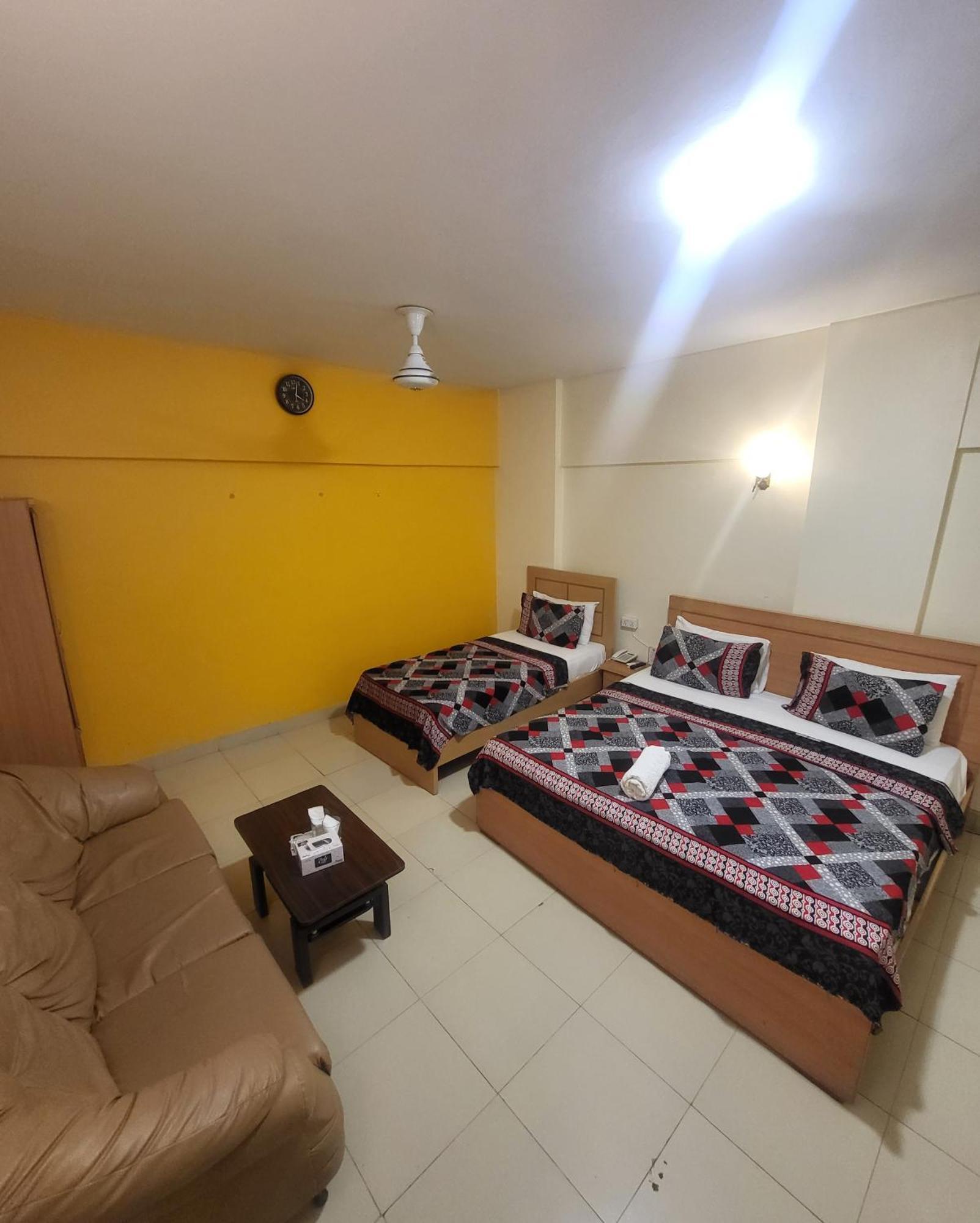 Hotel Rooms Dha 卡拉奇 外观 照片