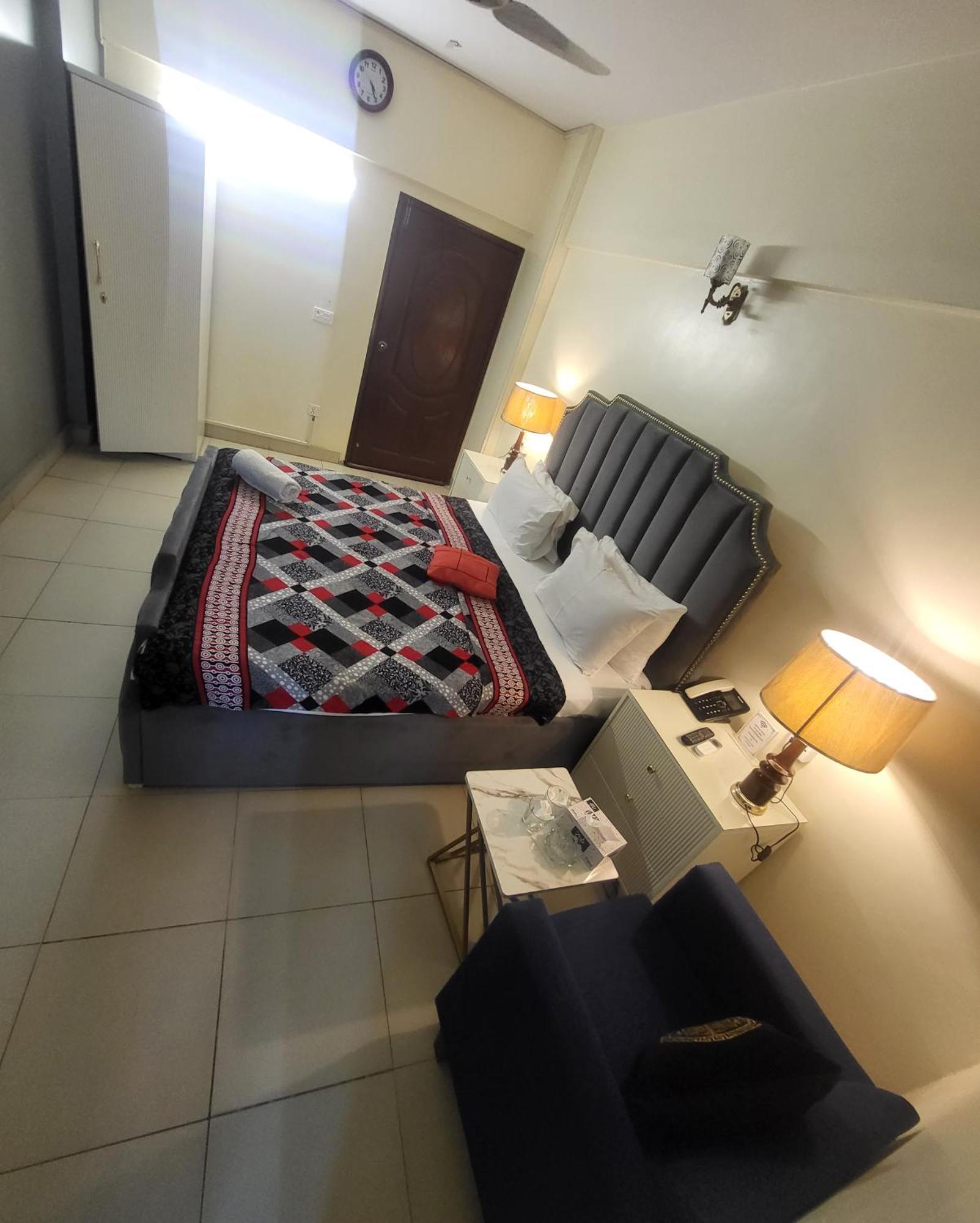 Hotel Rooms Dha 卡拉奇 外观 照片