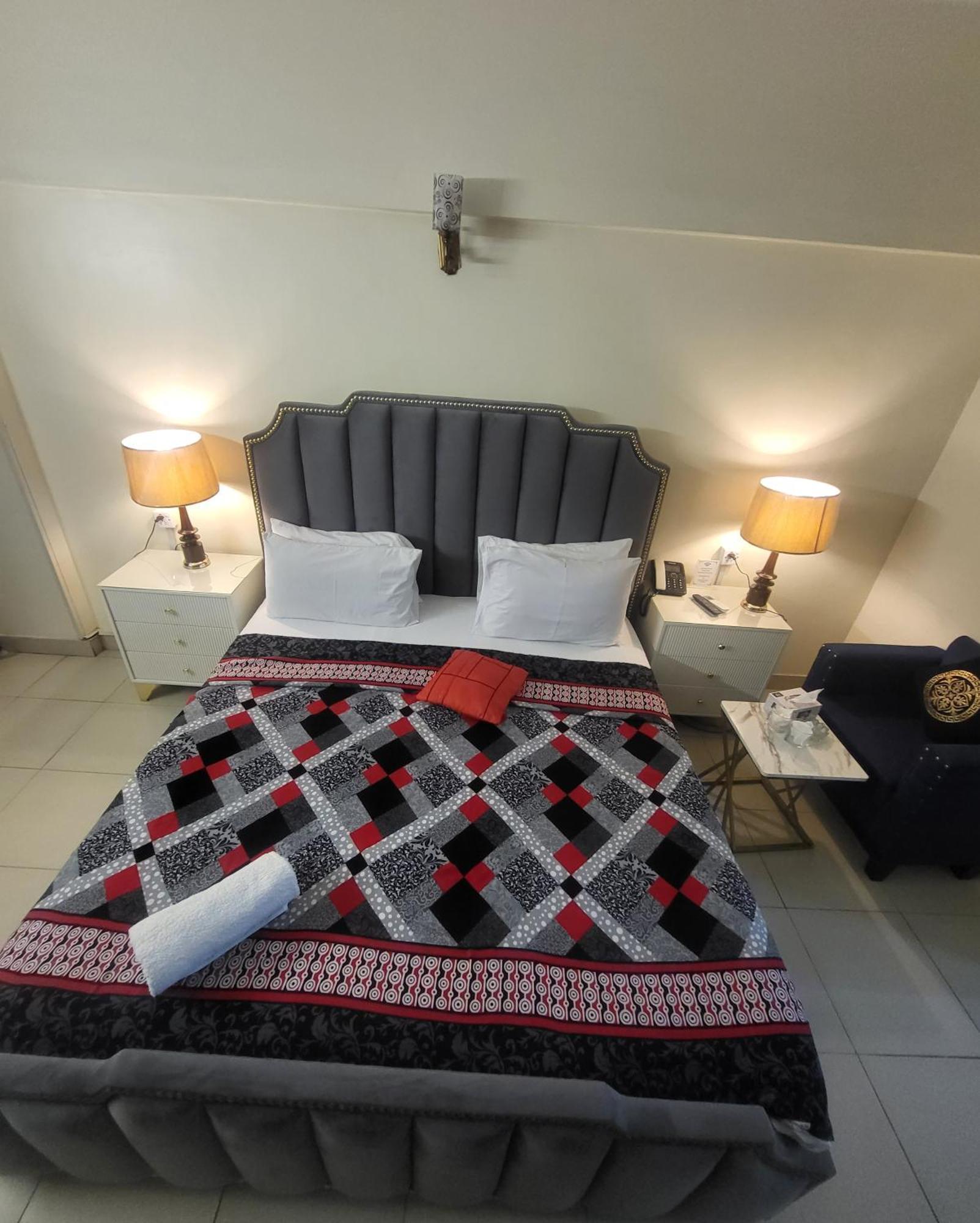 Hotel Rooms Dha 卡拉奇 外观 照片